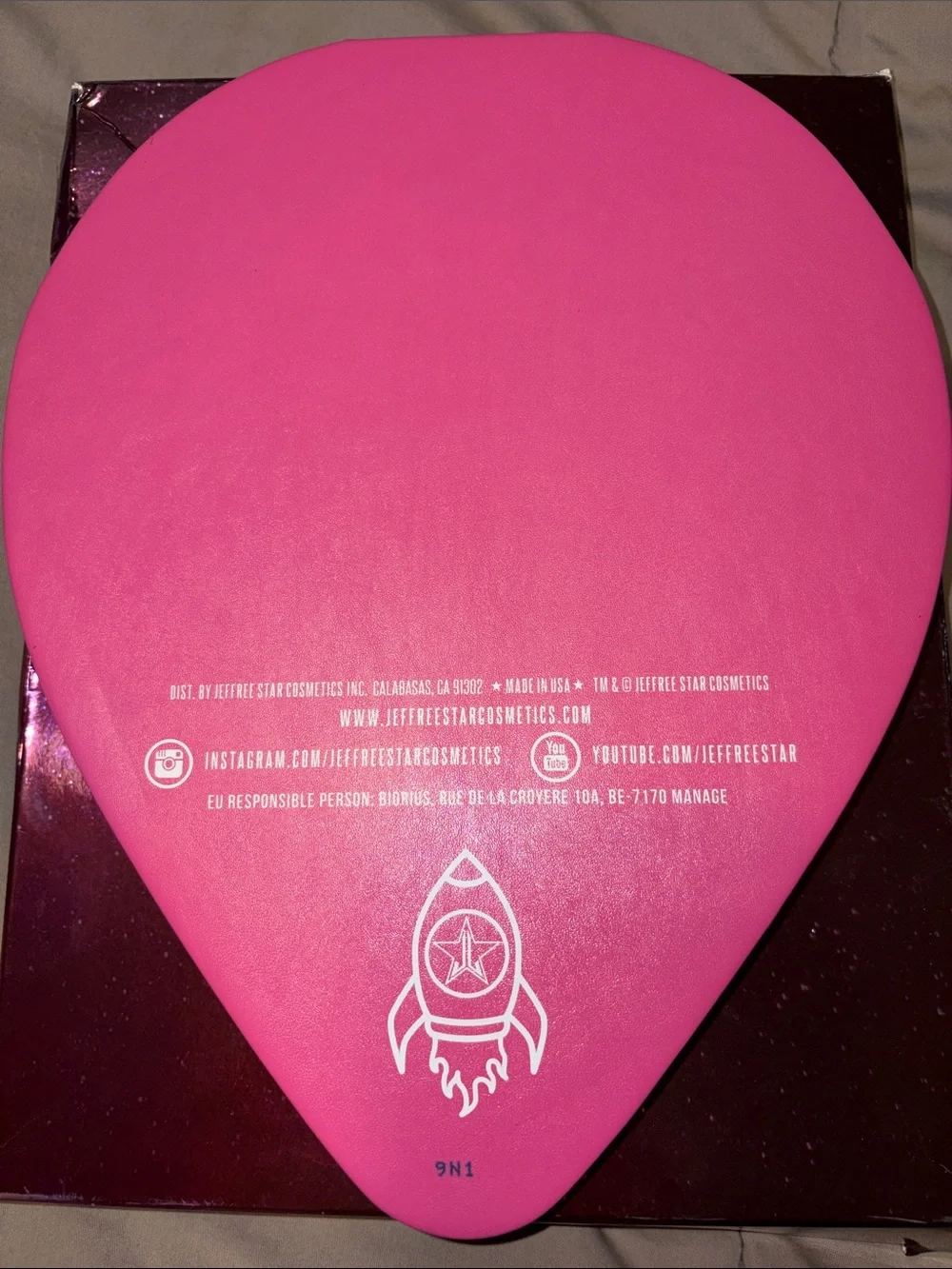 Jeffree Star Alien Pink Eyeshadow Palette